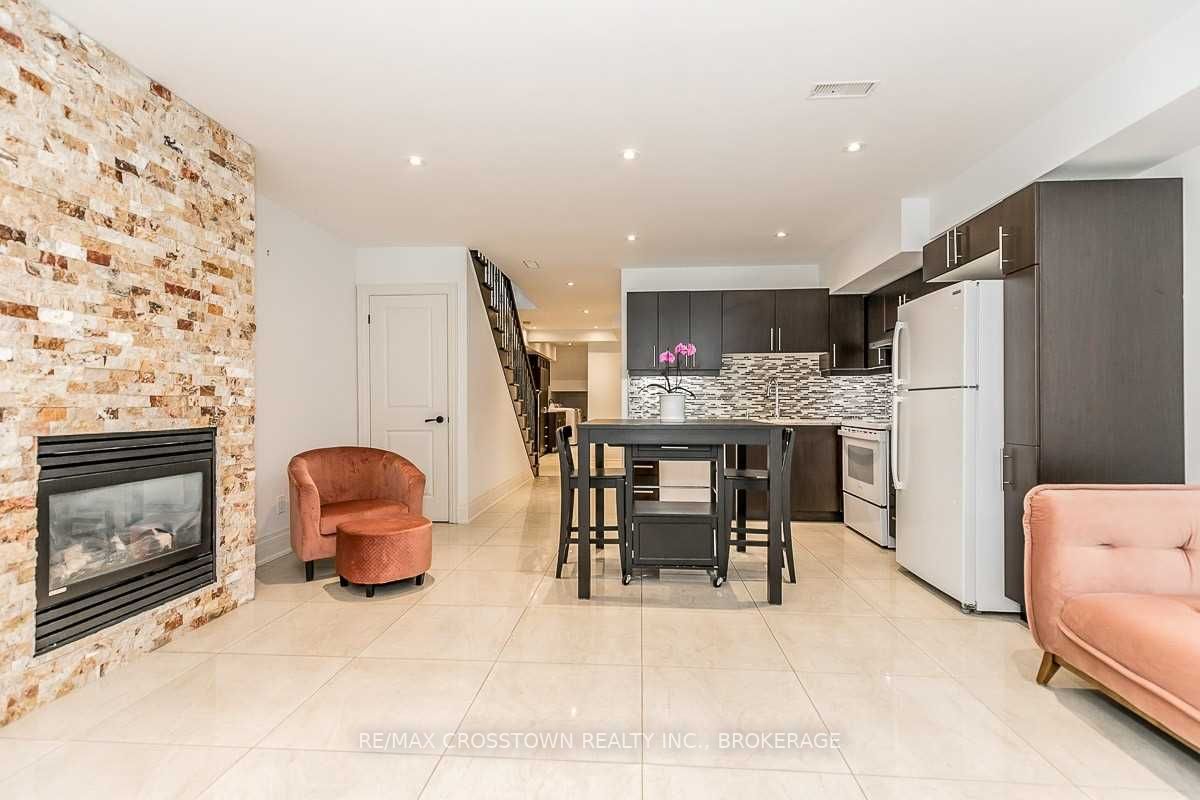 22 Fergus Ave