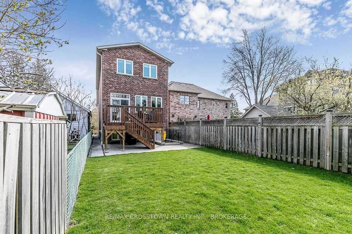 22 Fergus Ave