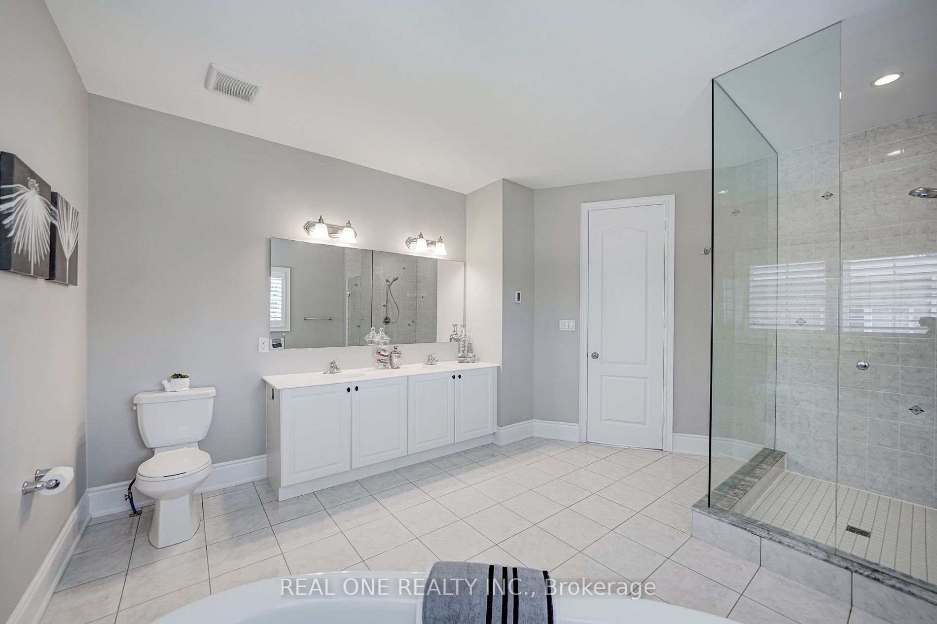 52 Ken Sinclair Cres