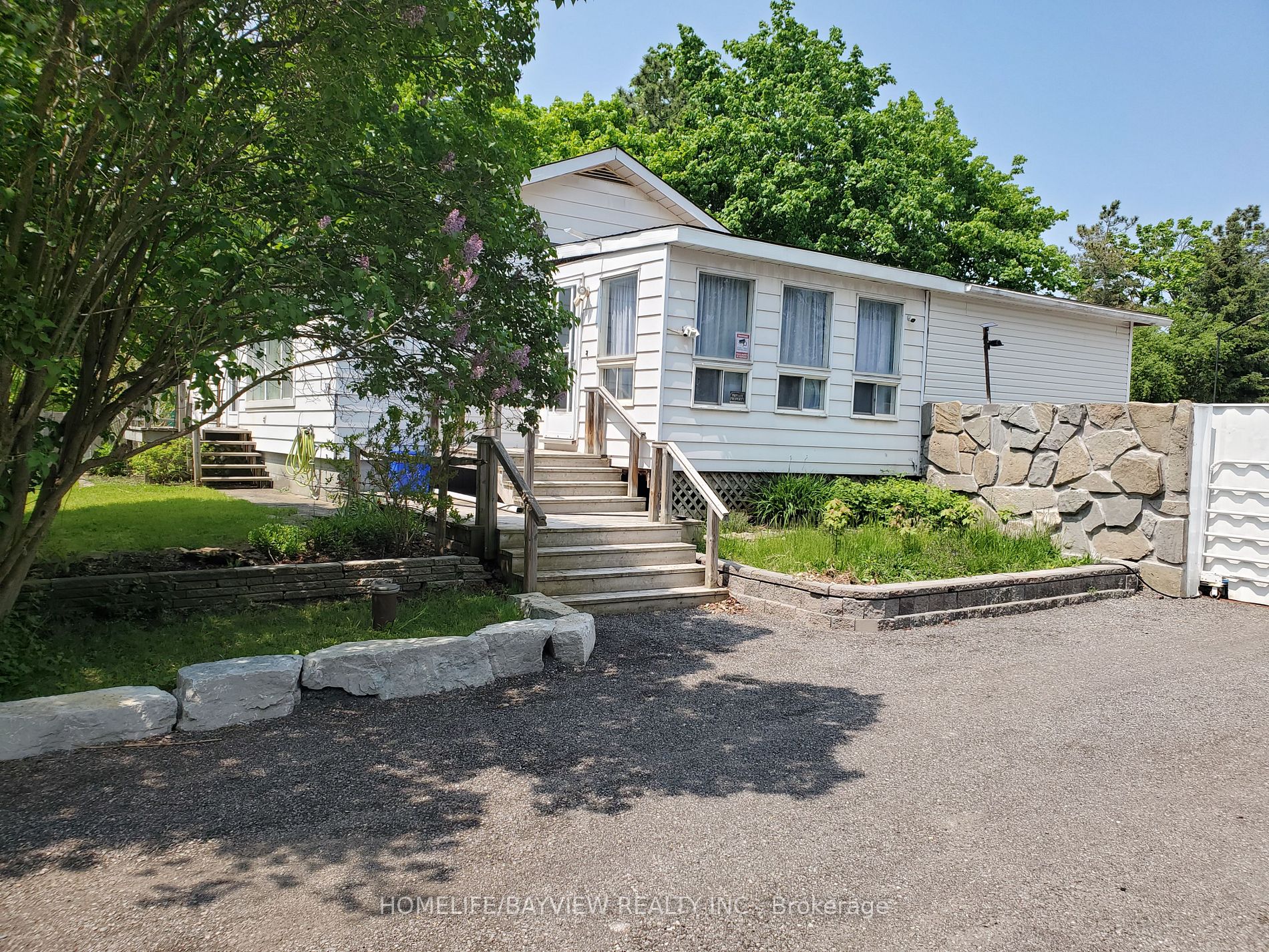 364 Queensville Sdrd W