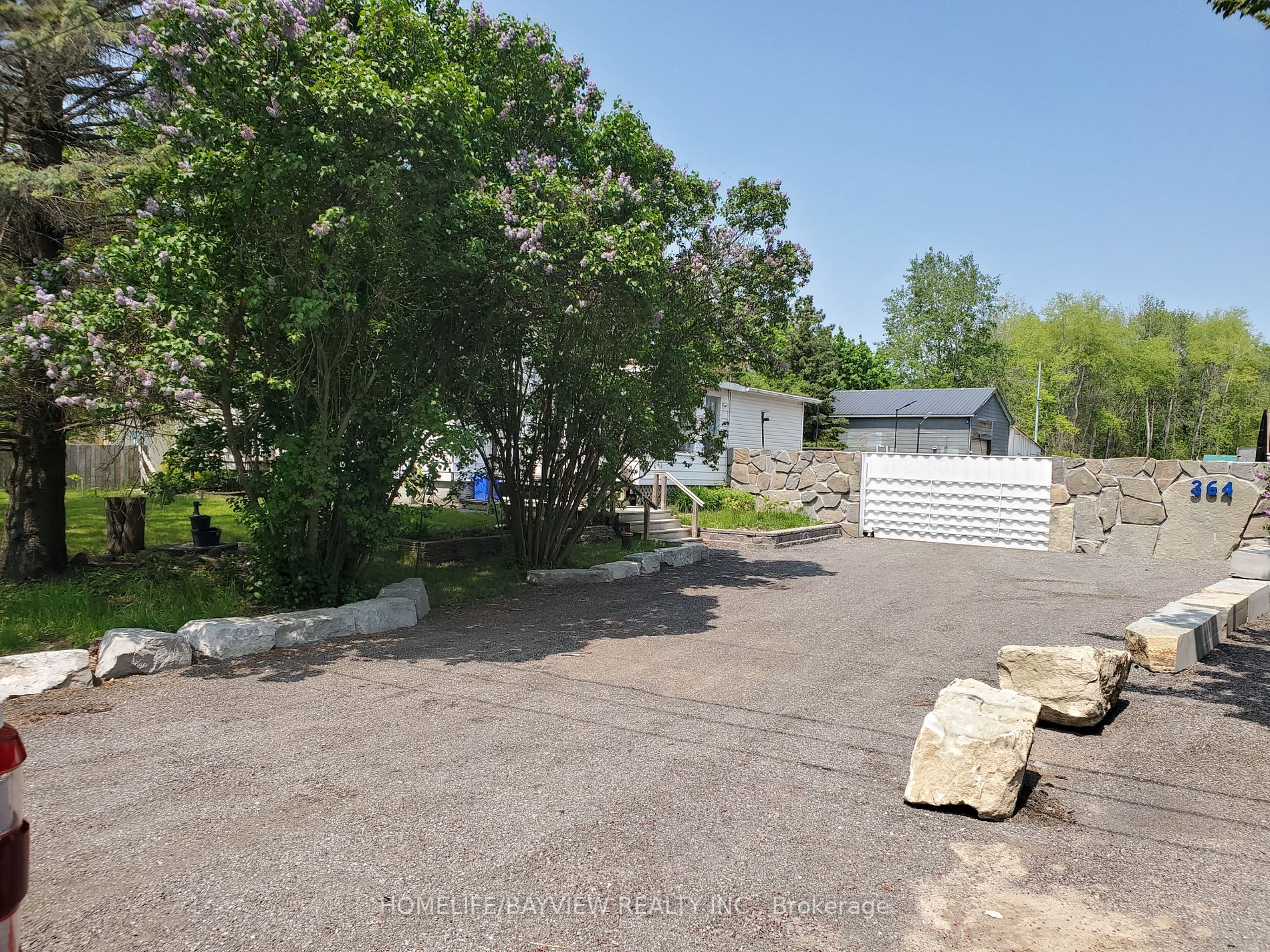 364 Queensville Sdrd W