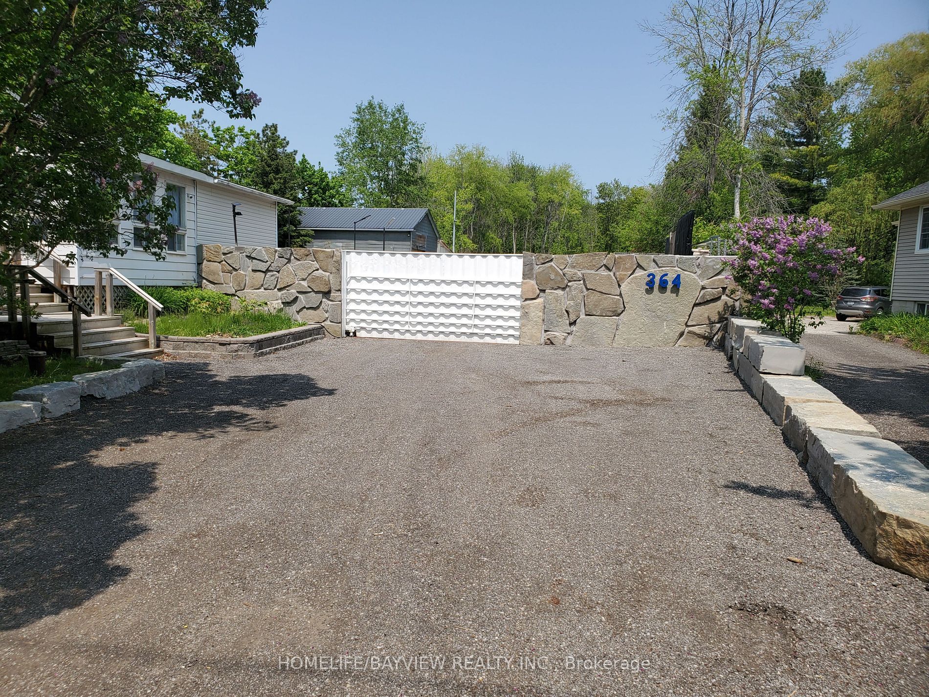 364 Queensville Sdrd W