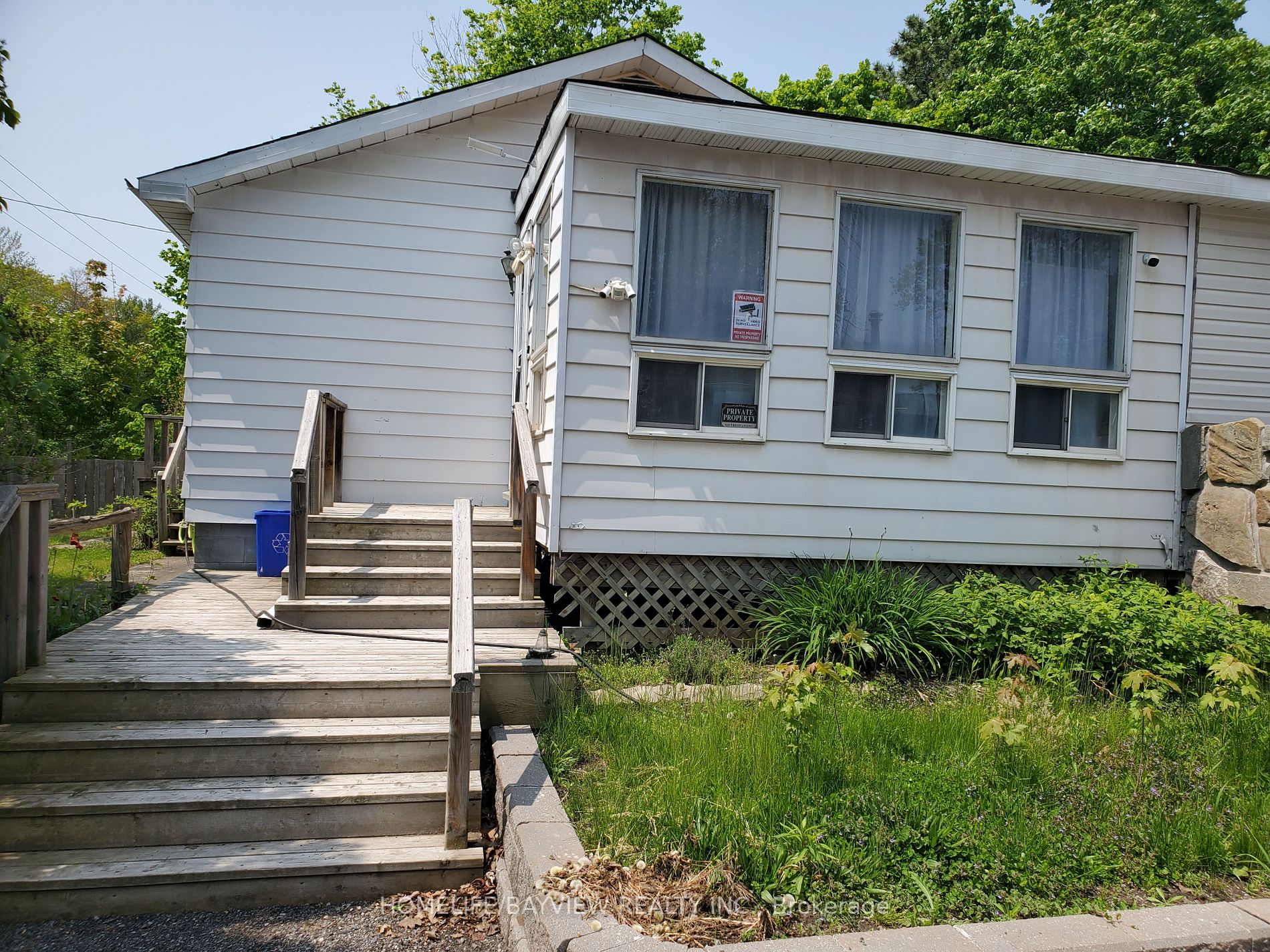 364 Queensville Sdrd W