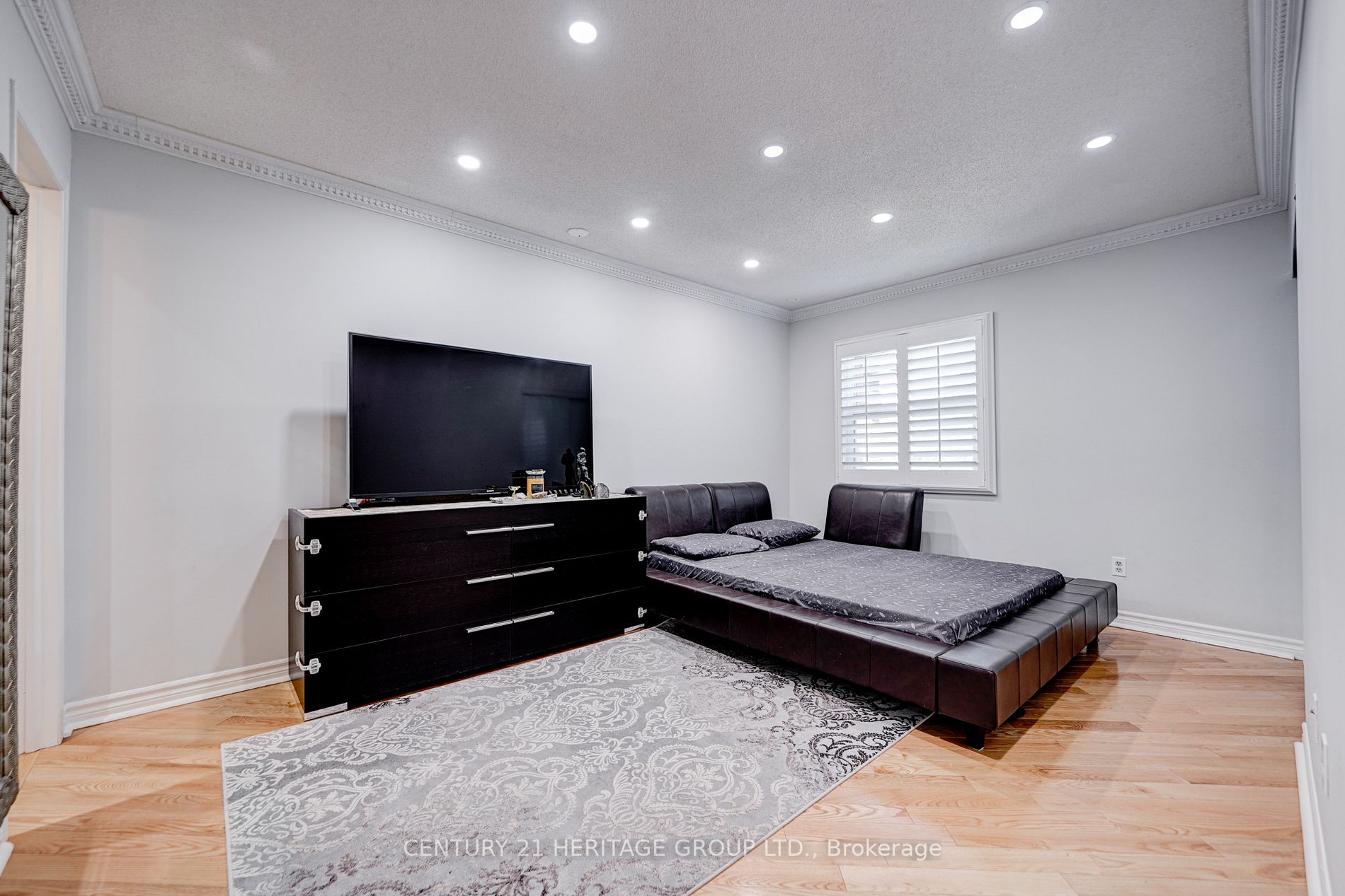 728 Shanahan Blvd