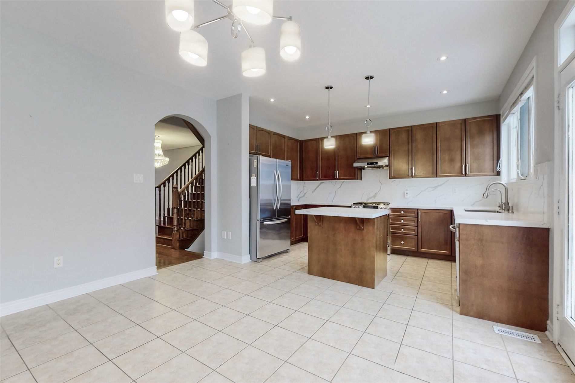 90 Maplebank Cres