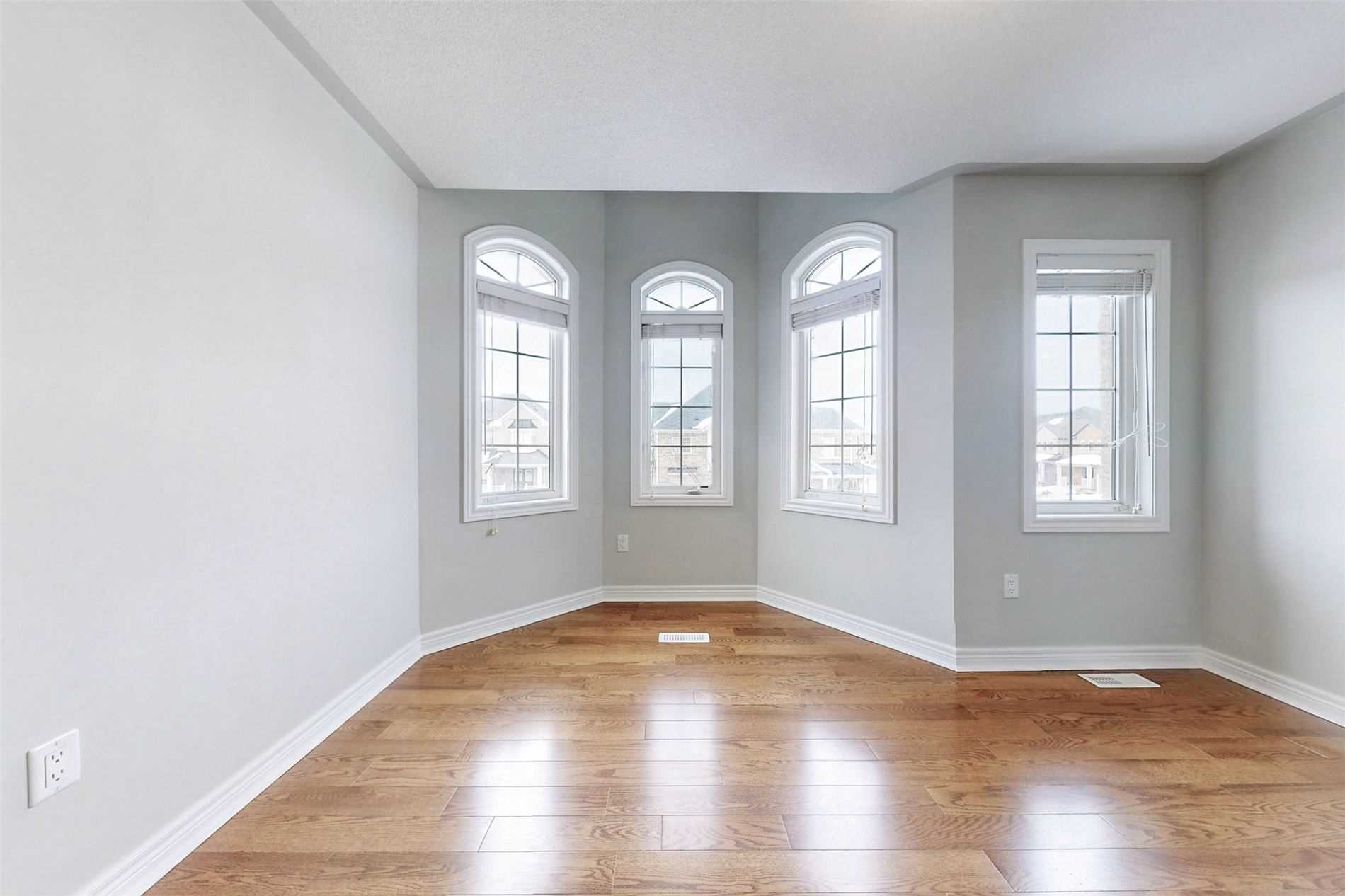 90 Maplebank Cres