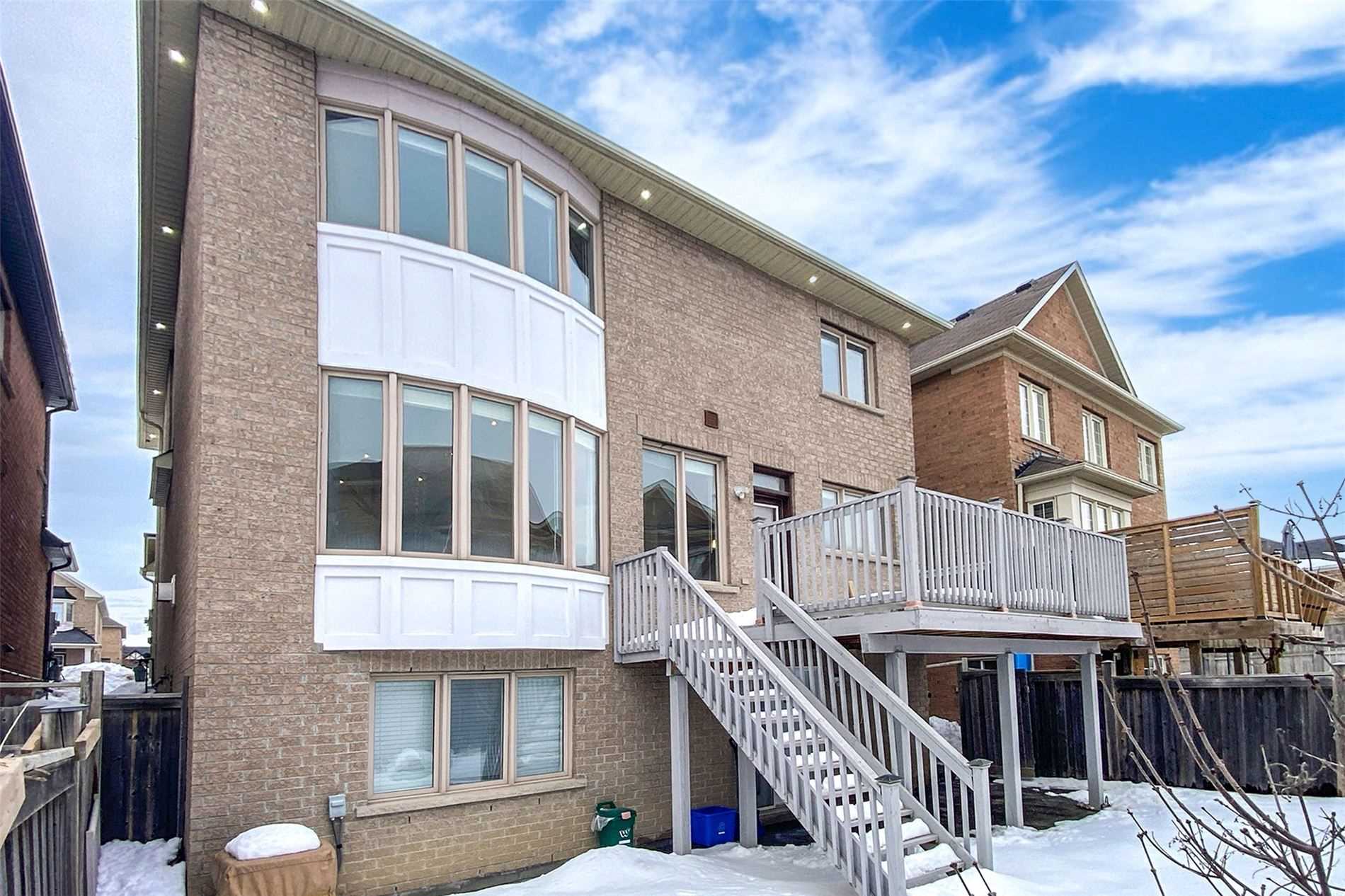90 Maplebank Cres