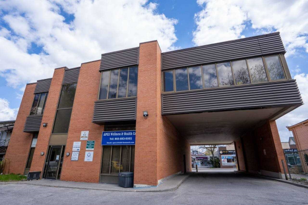 10168 Yonge St, Richmond Hill