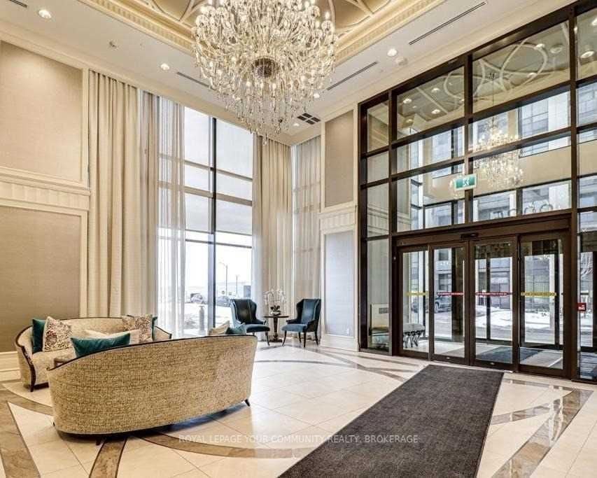 9085 Jane St, #220
