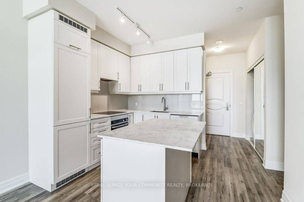 9085 Jane St, #220
