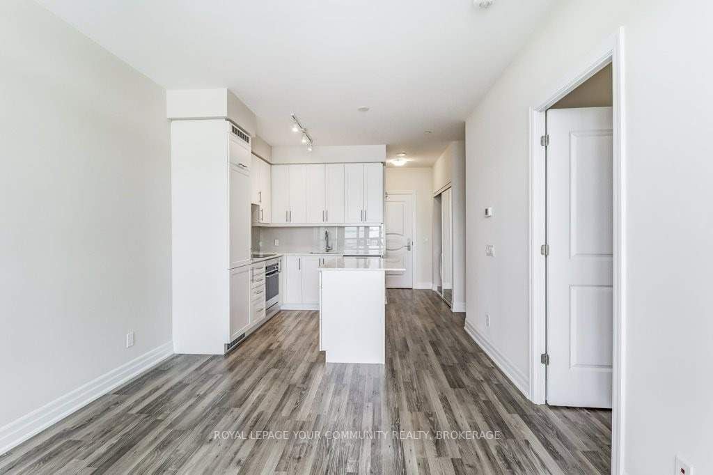 9085 Jane St, #220
