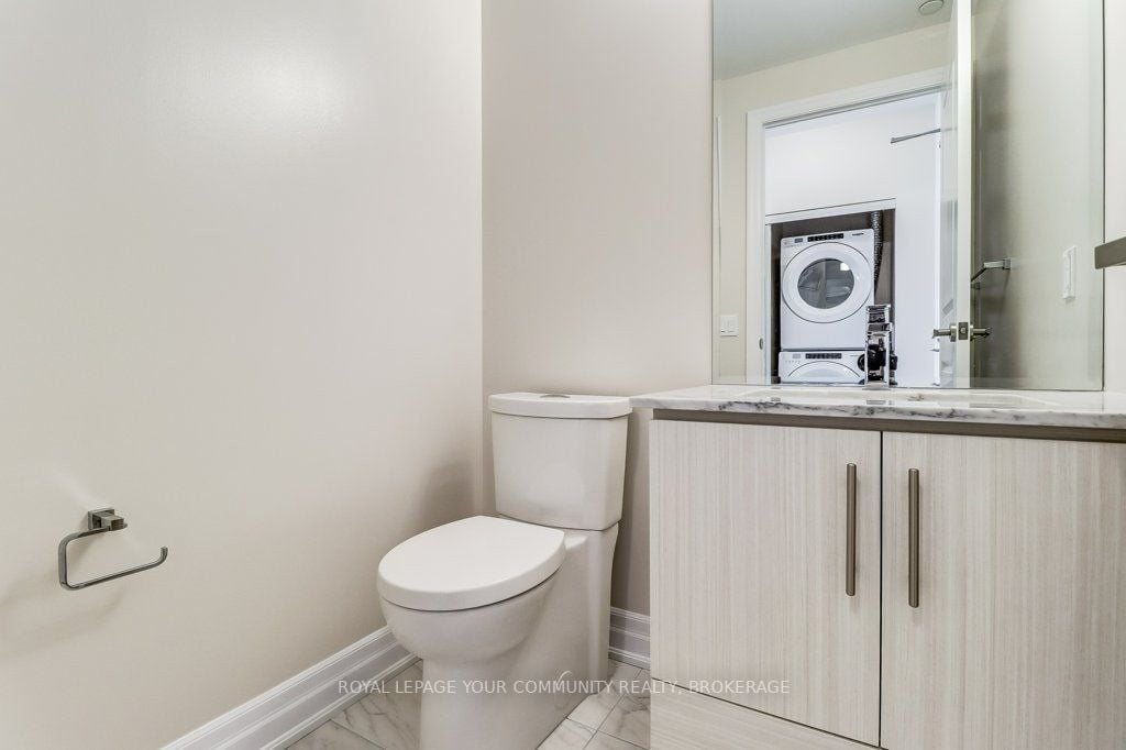 9085 Jane St, #220