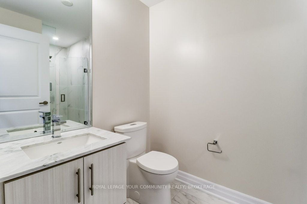 9085 Jane St, #220