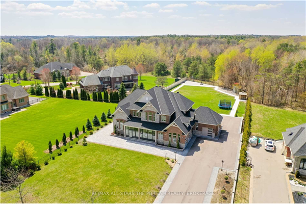 8 Fawn Grve, Whitchurch-Stouffville