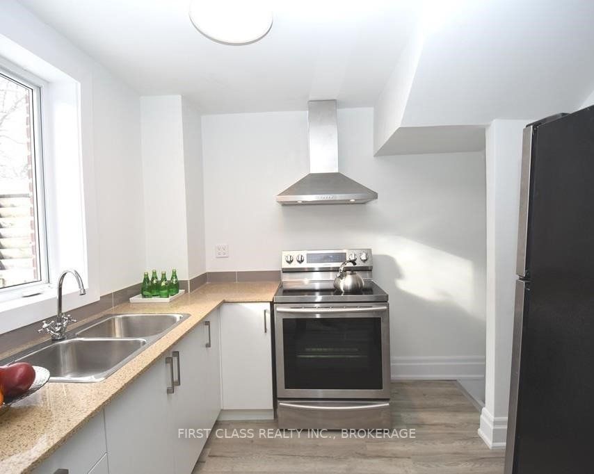 148 Richmond St
