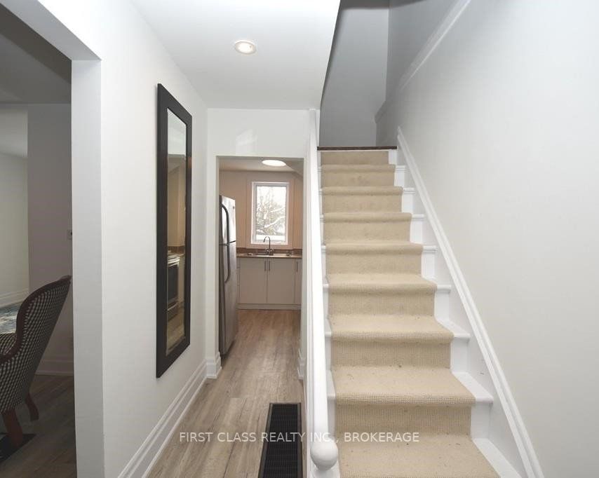 148 Richmond St