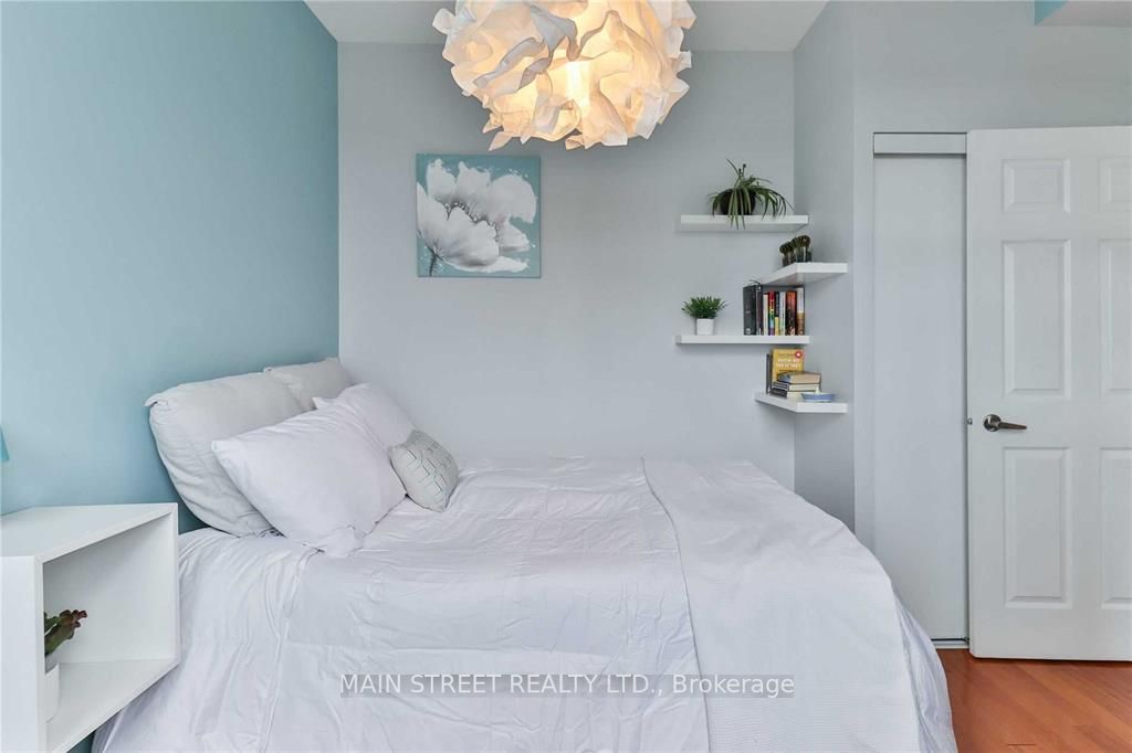 15450 Yonge Street #304