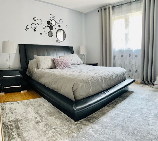 30 Bond Cres