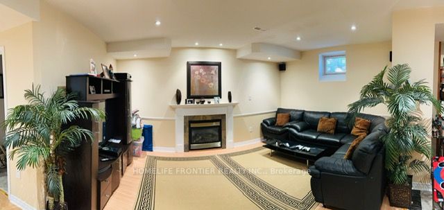 30 Bond Cres