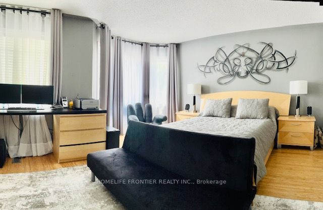30 Bond Cres