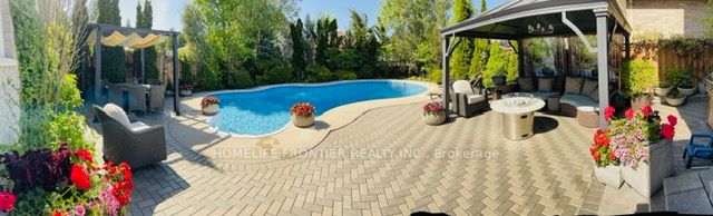 30 Bond Cres