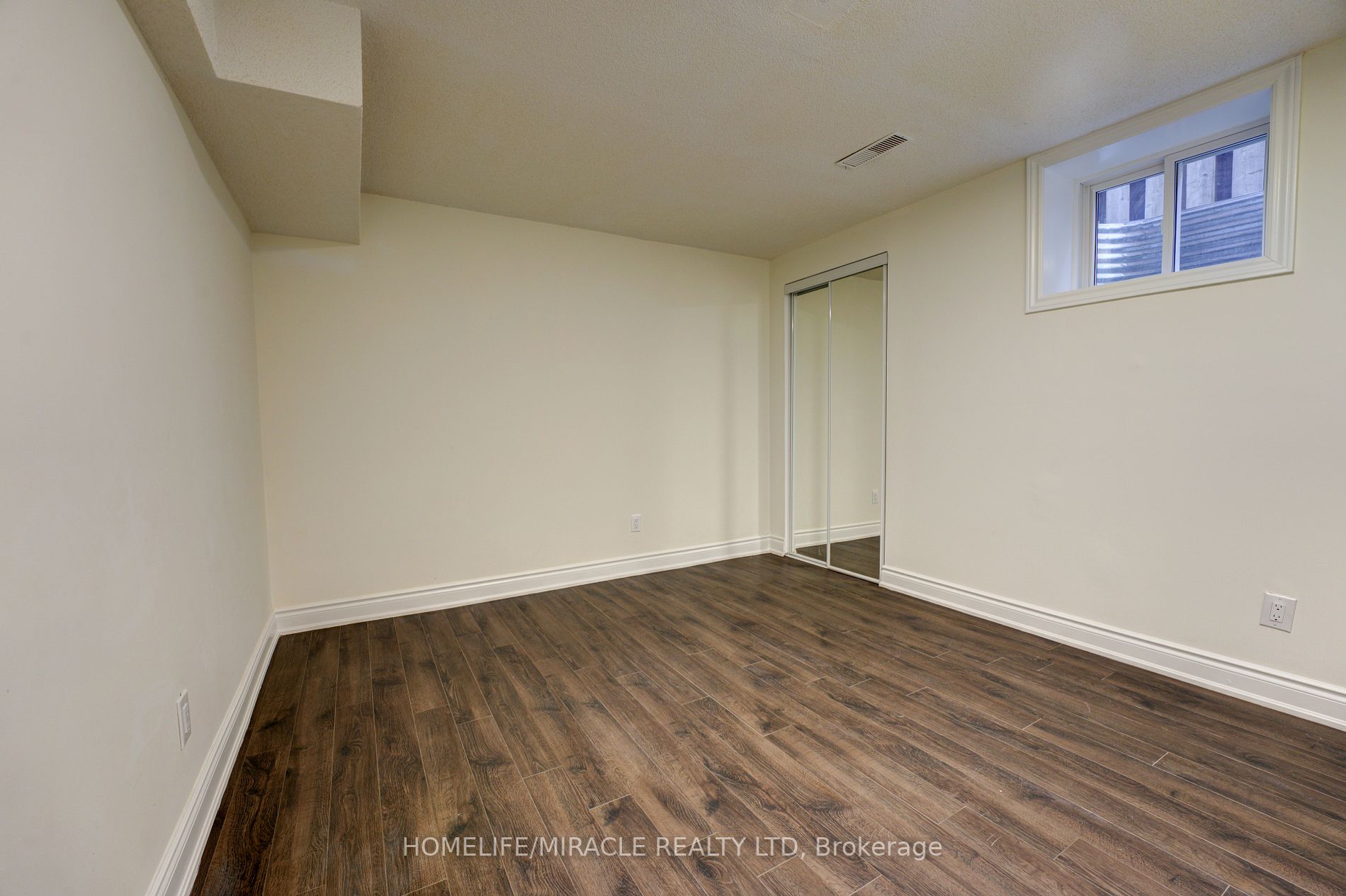 31 Clarion Cres