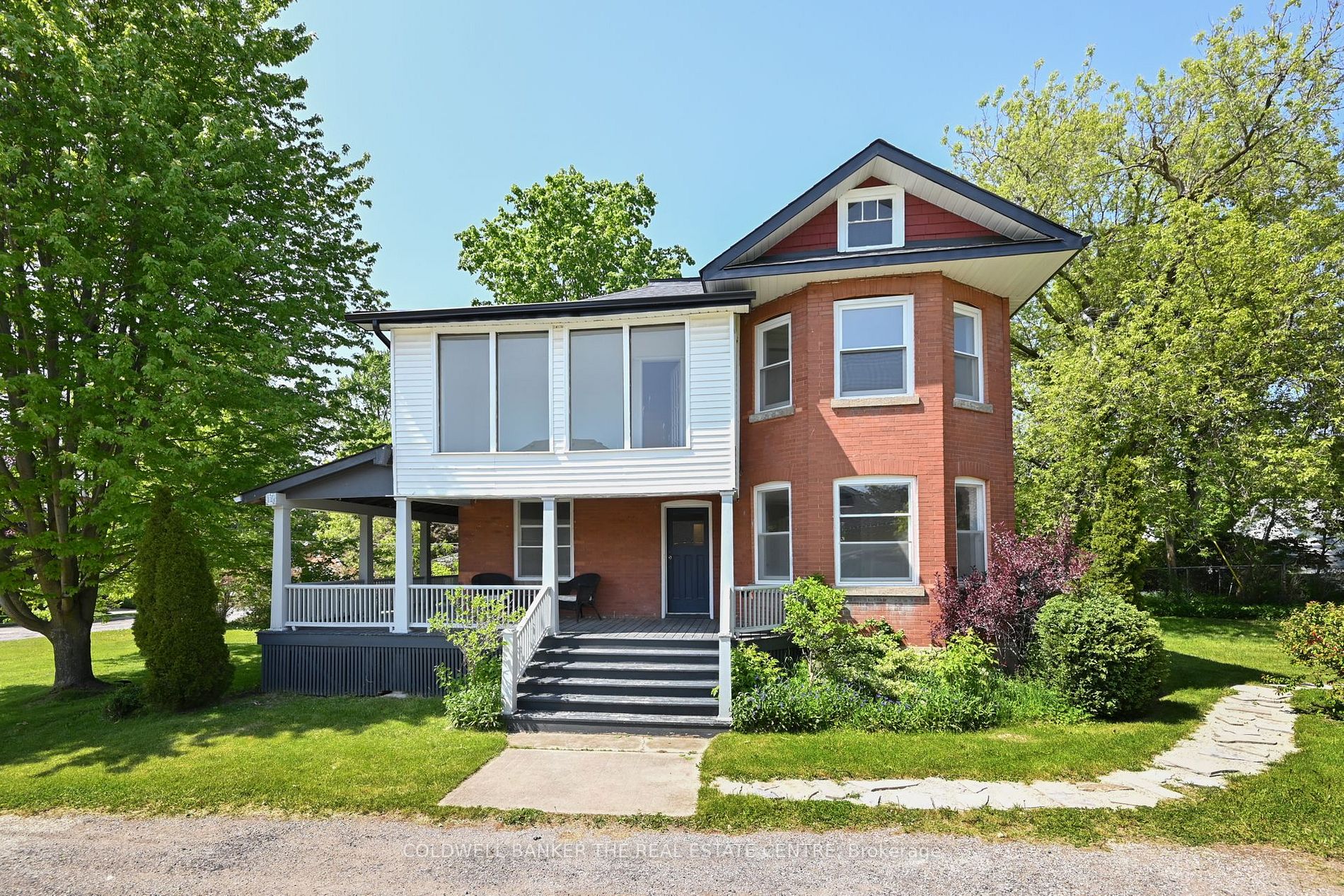 7 George St