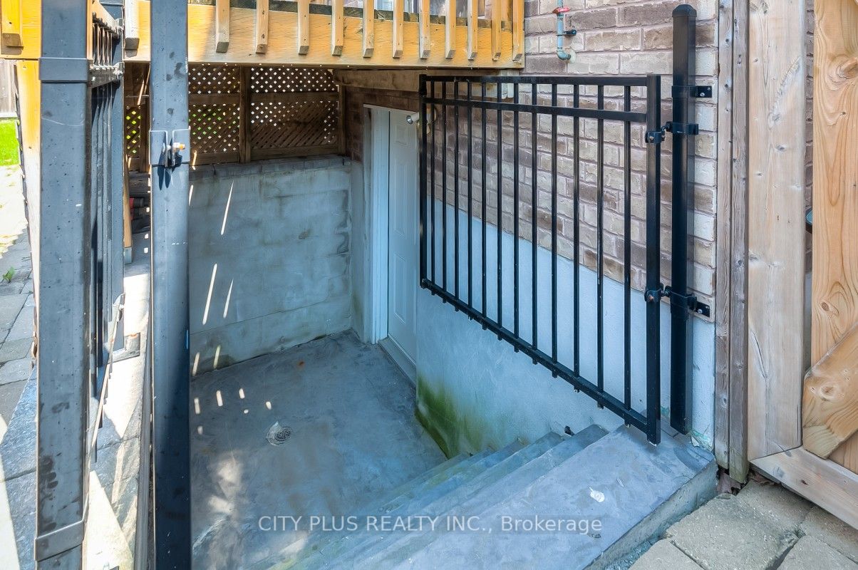44 Augustine Ave
