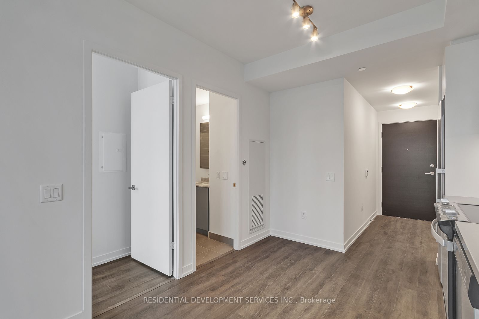 8868 Yonge Street, #816E