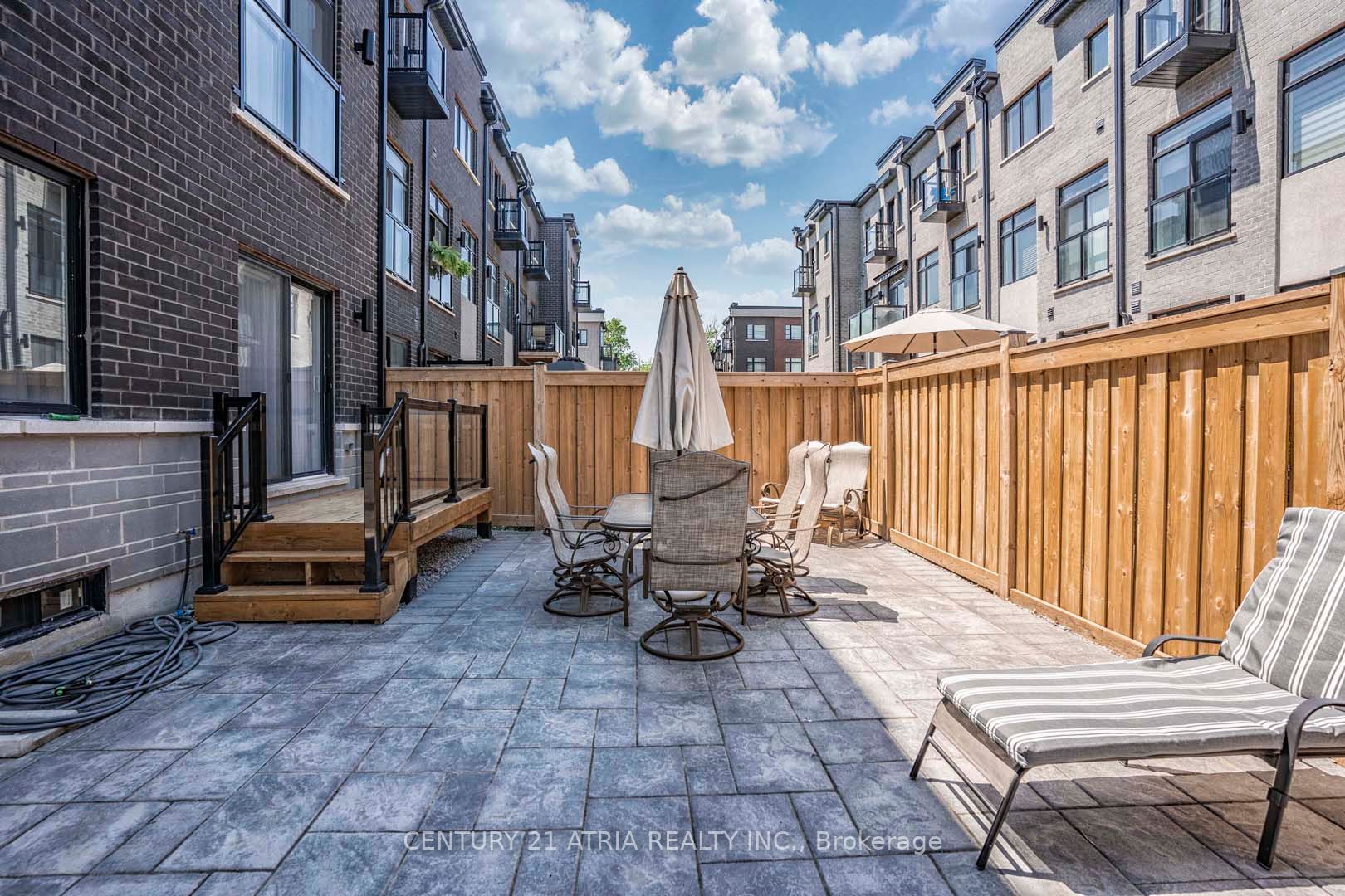 54 Laskin Dr
