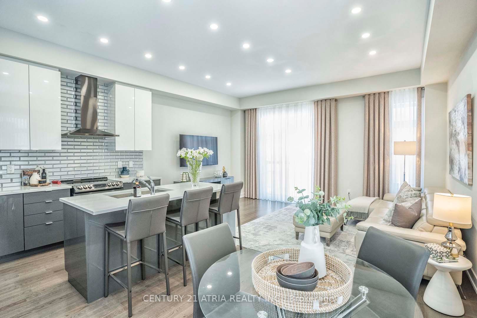 54 Laskin Dr