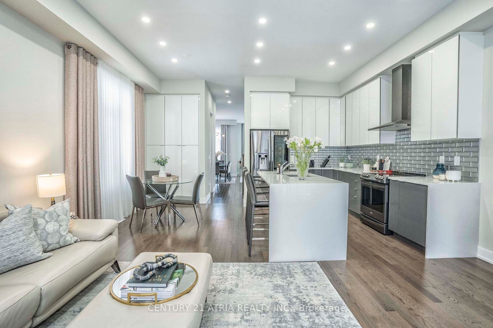 54 Laskin Dr