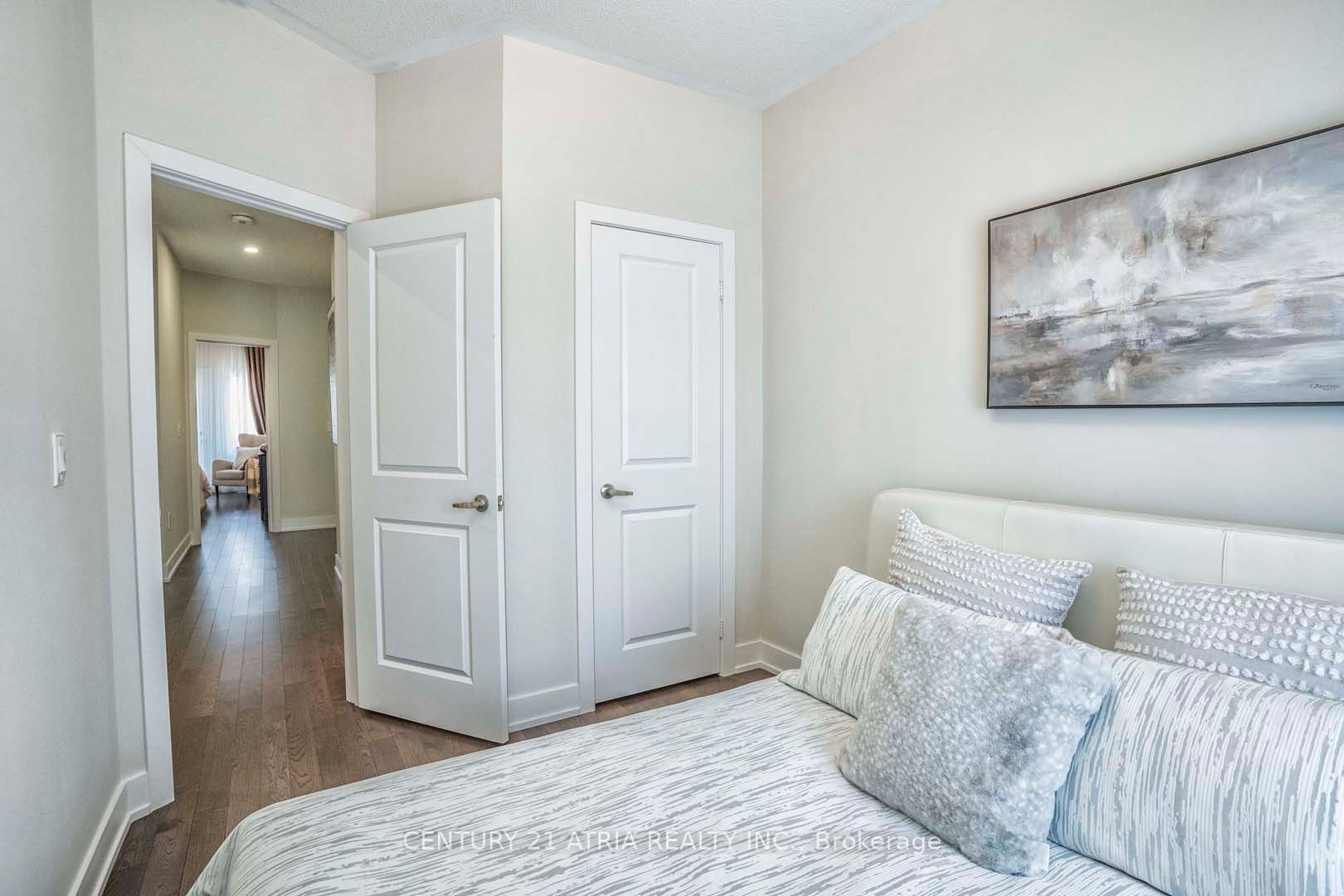 54 Laskin Dr