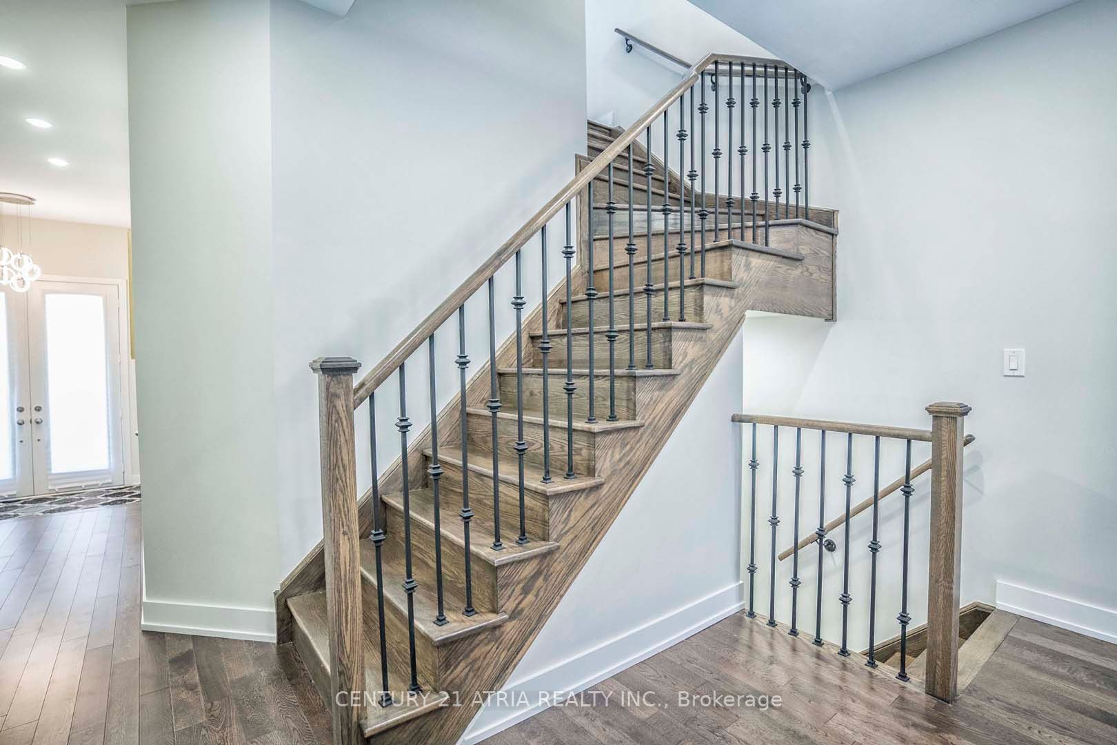 54 Laskin Dr