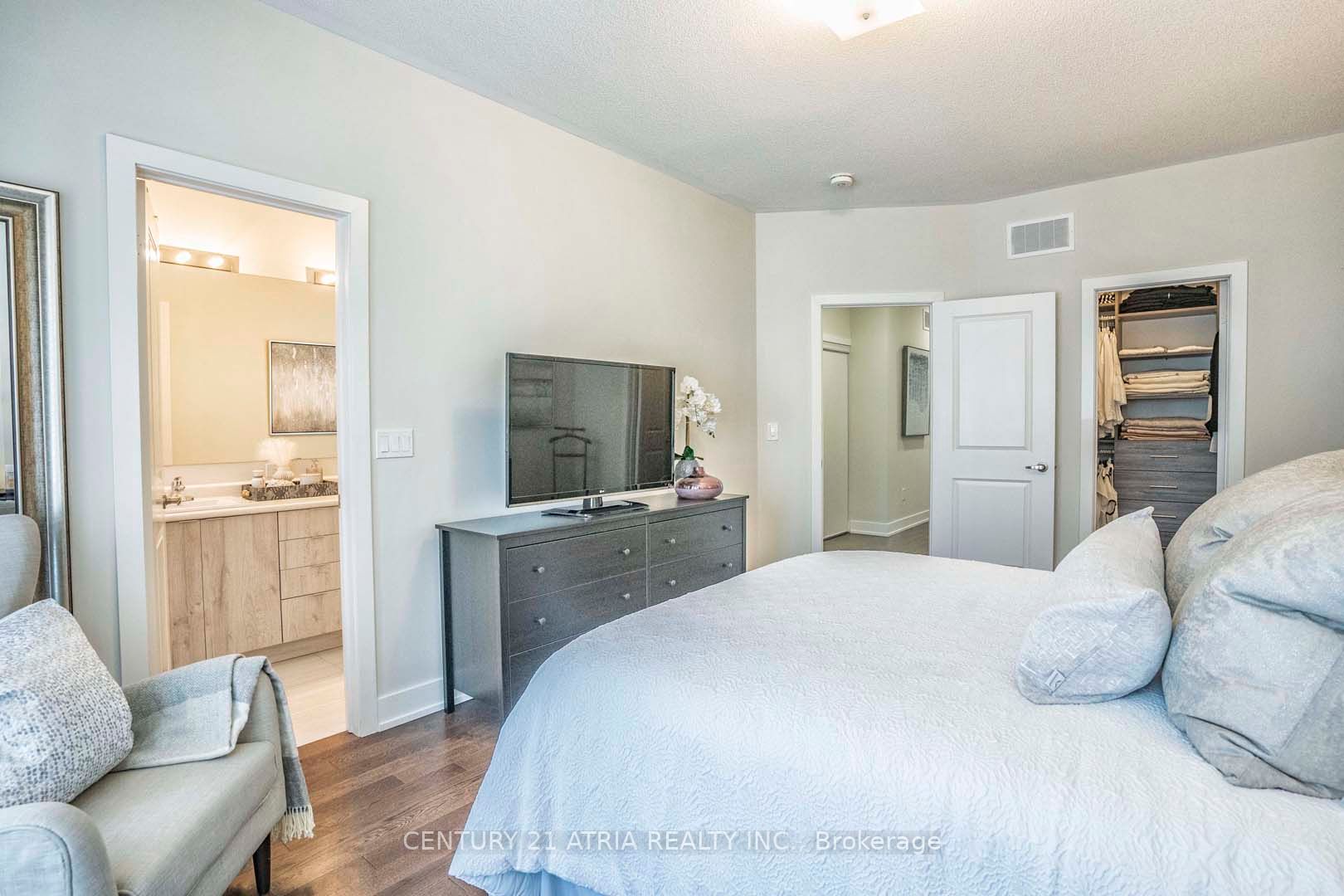 54 Laskin Dr