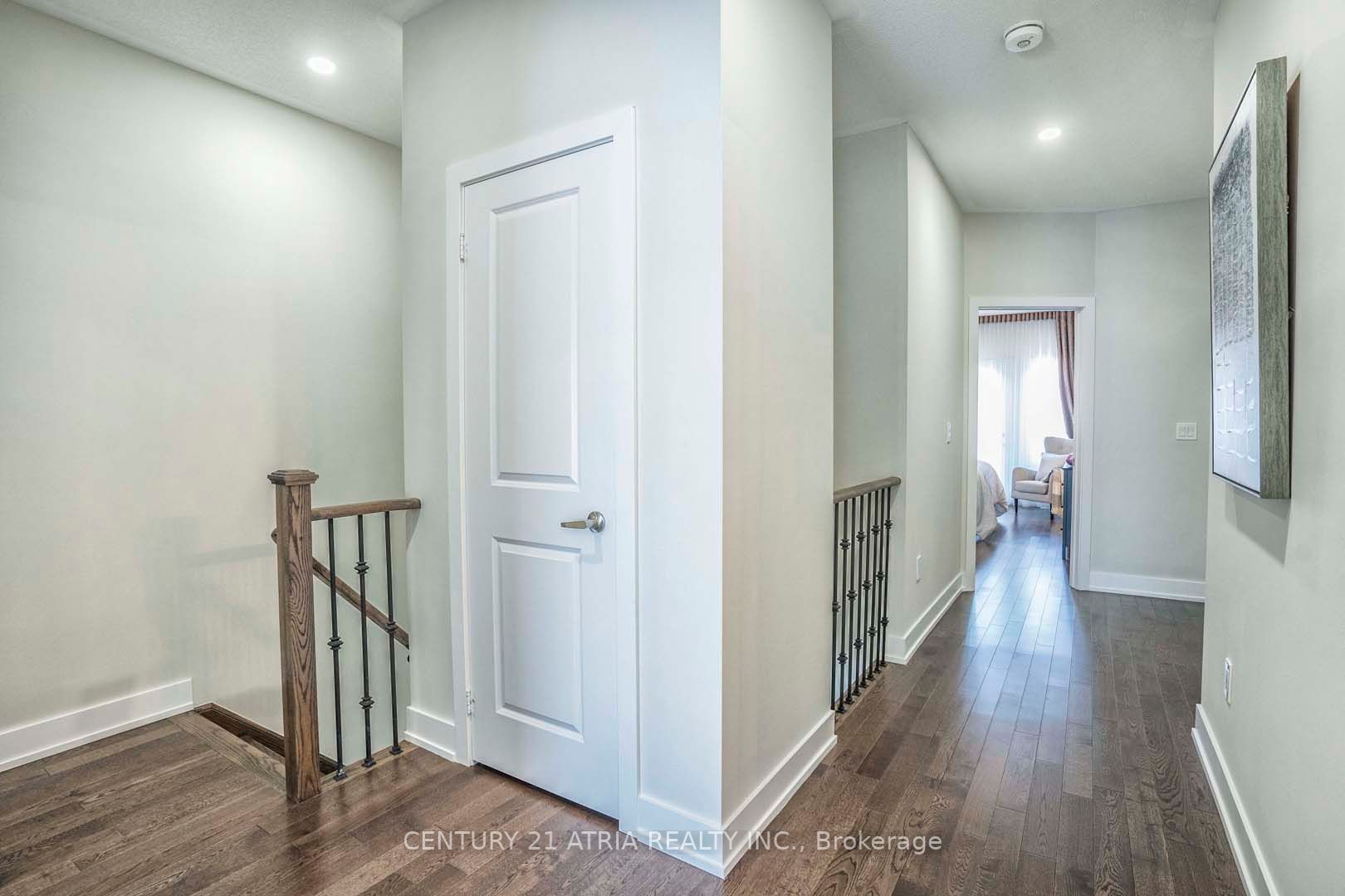 54 Laskin Dr