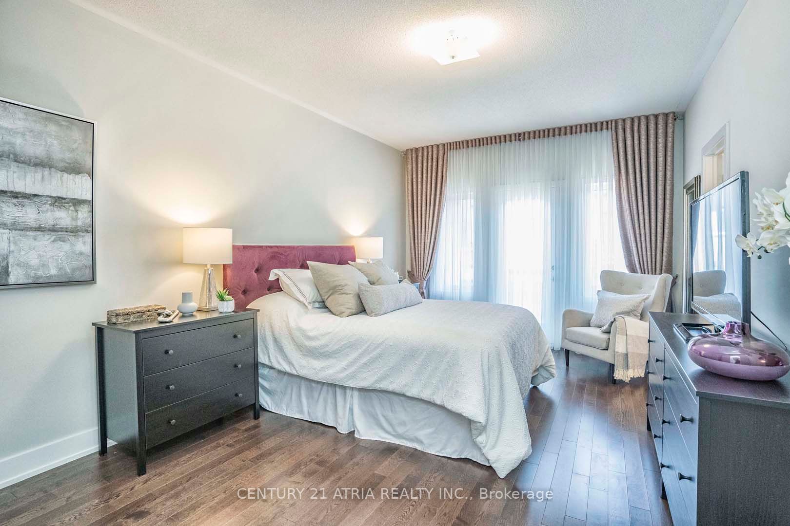 54 Laskin Dr