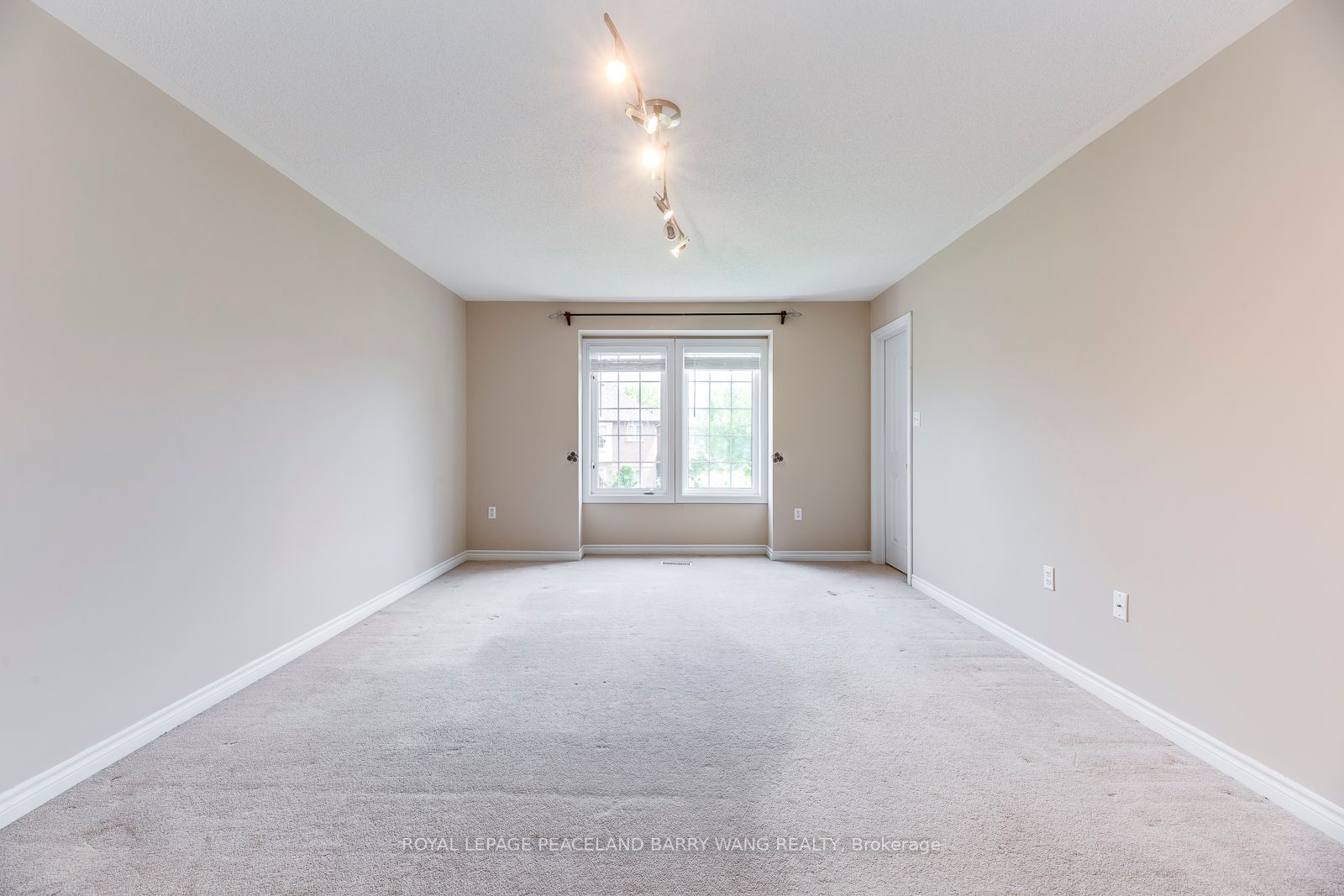 19 Auraglen St