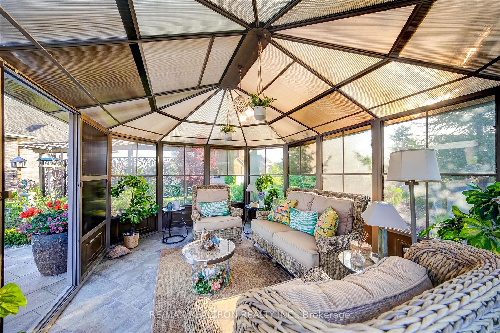 15 Pine Vista Avenue