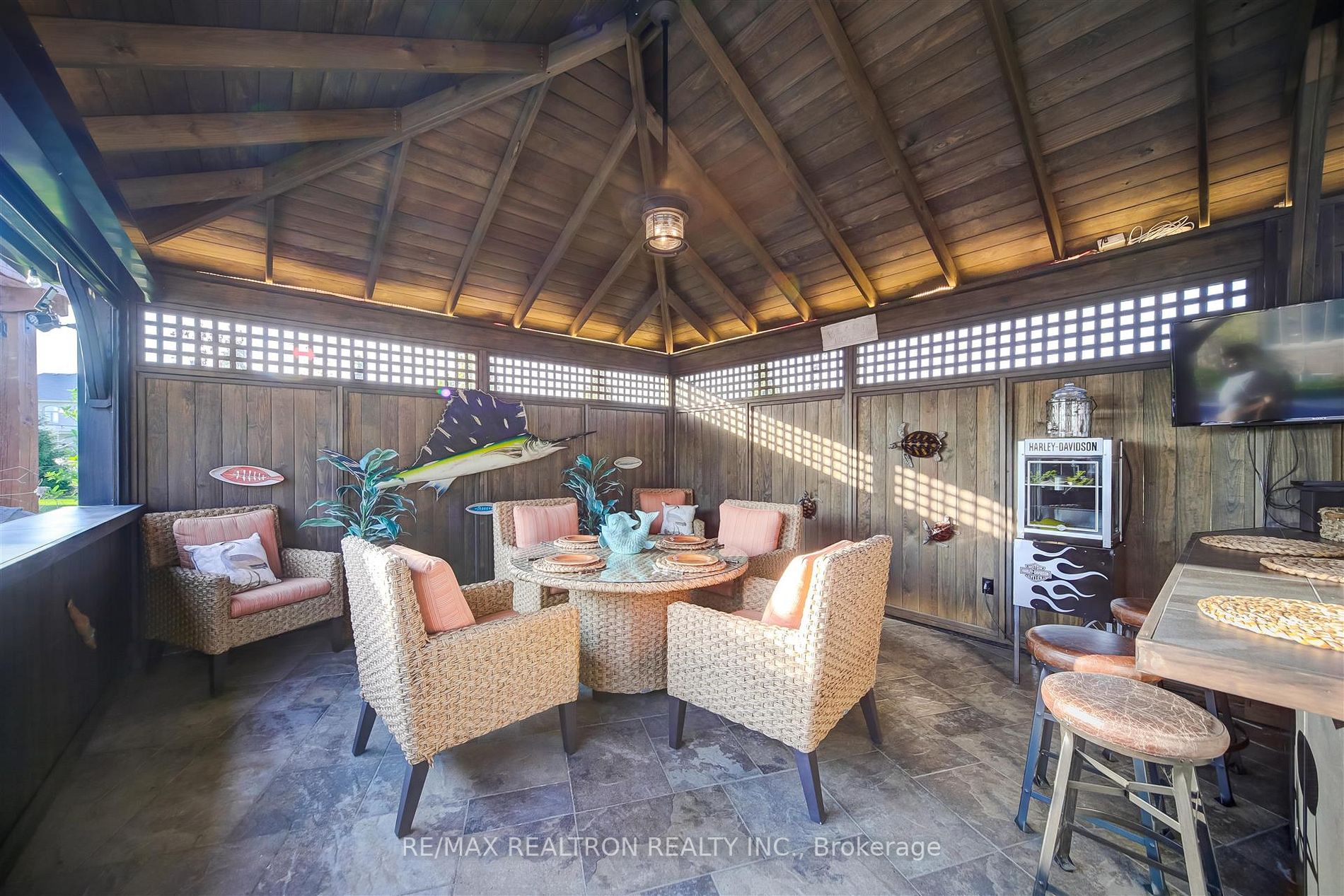 15 Pine Vista Avenue