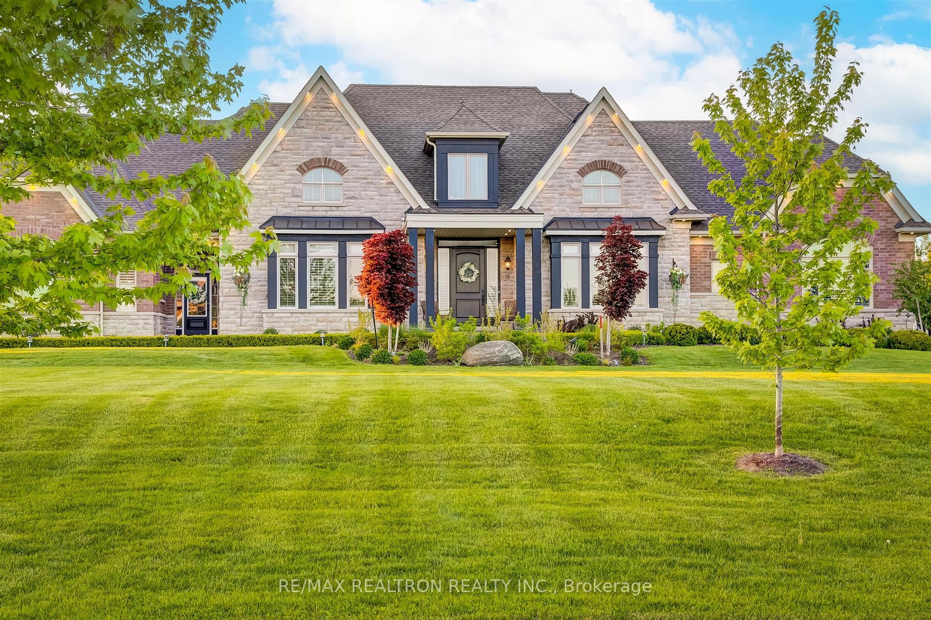 15 Pine Vista Avenue