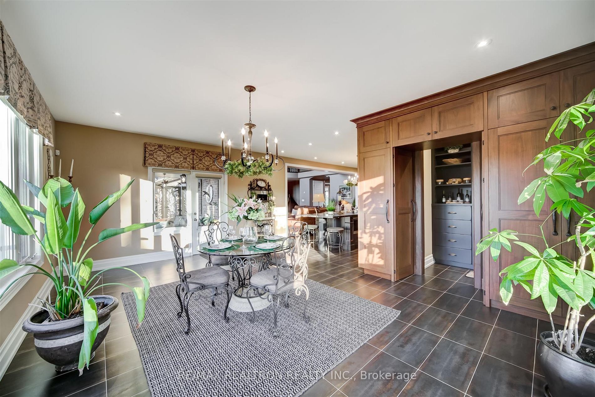 15 Pine Vista Avenue