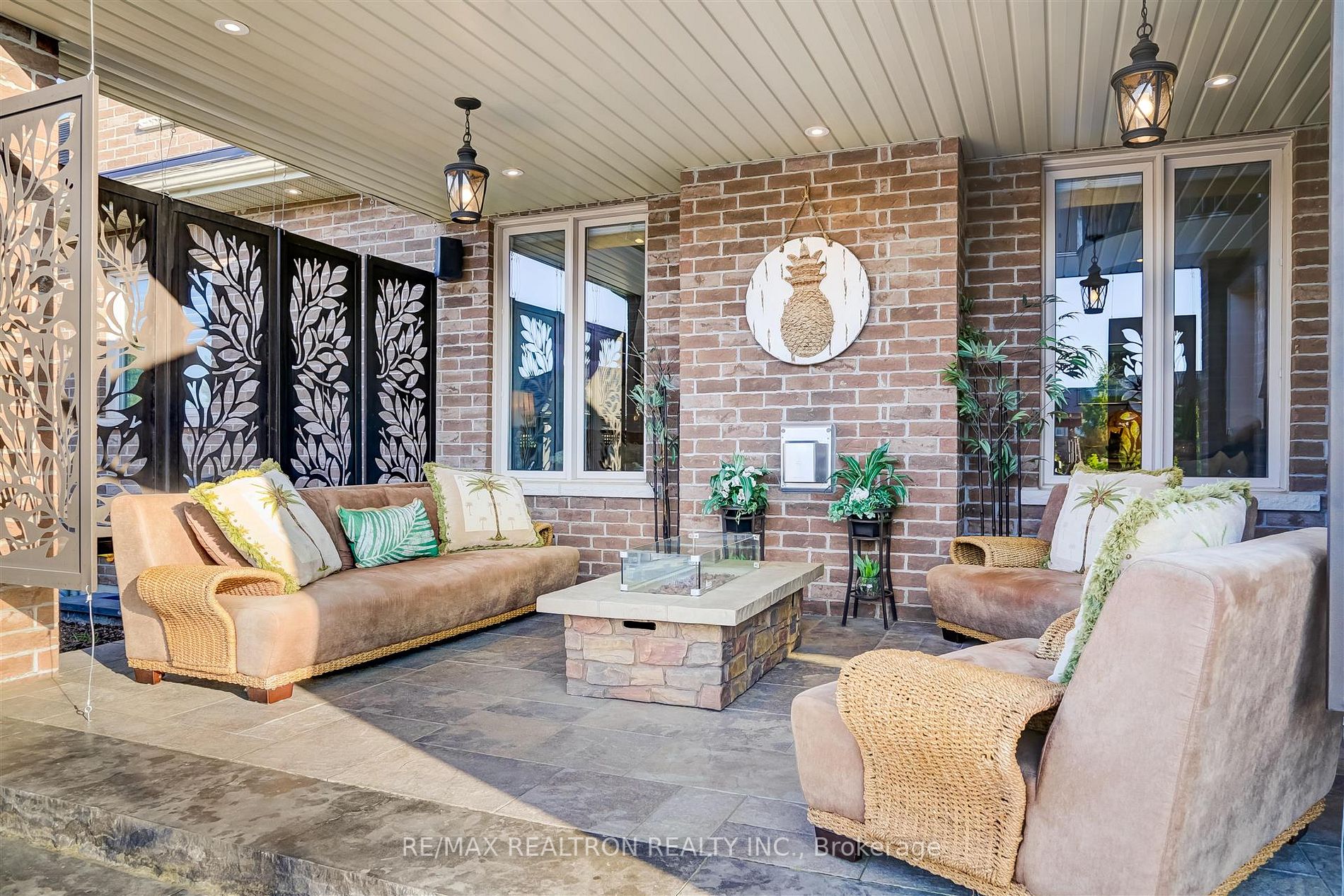 15 Pine Vista Avenue