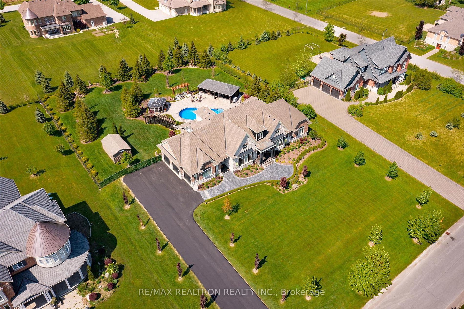 15 Pine Vista Avenue