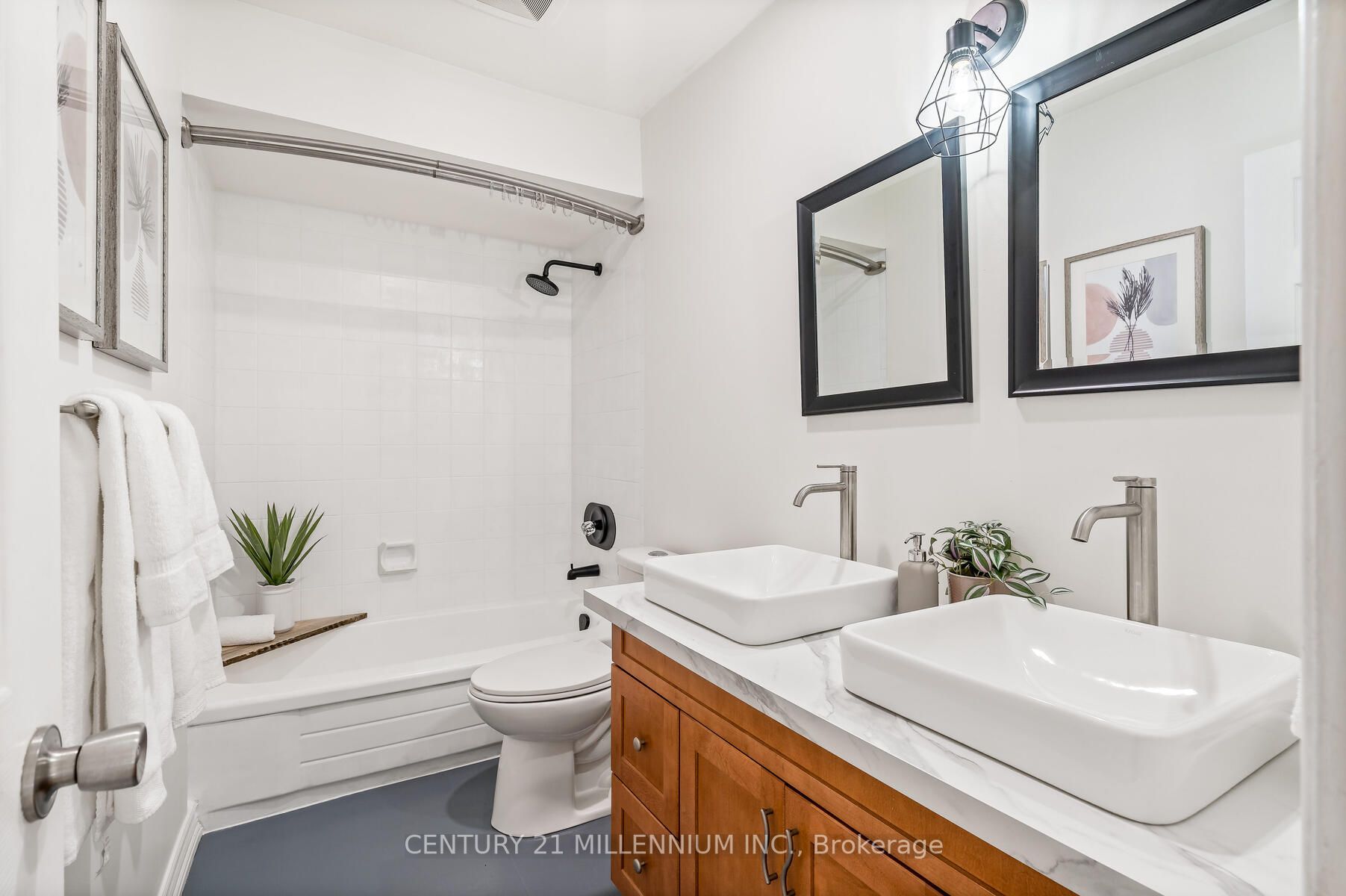 158 Queen St