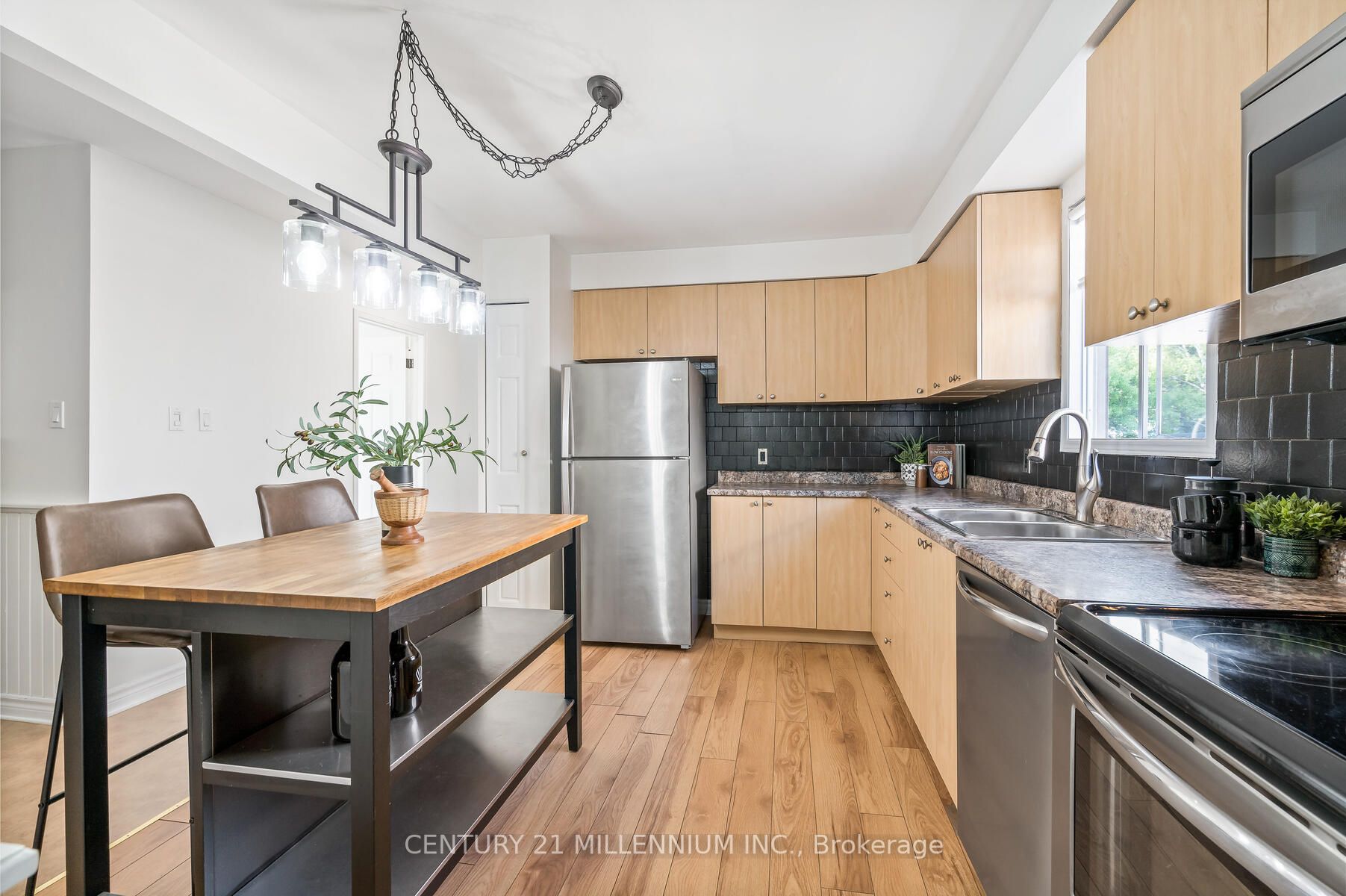 158 Queen St