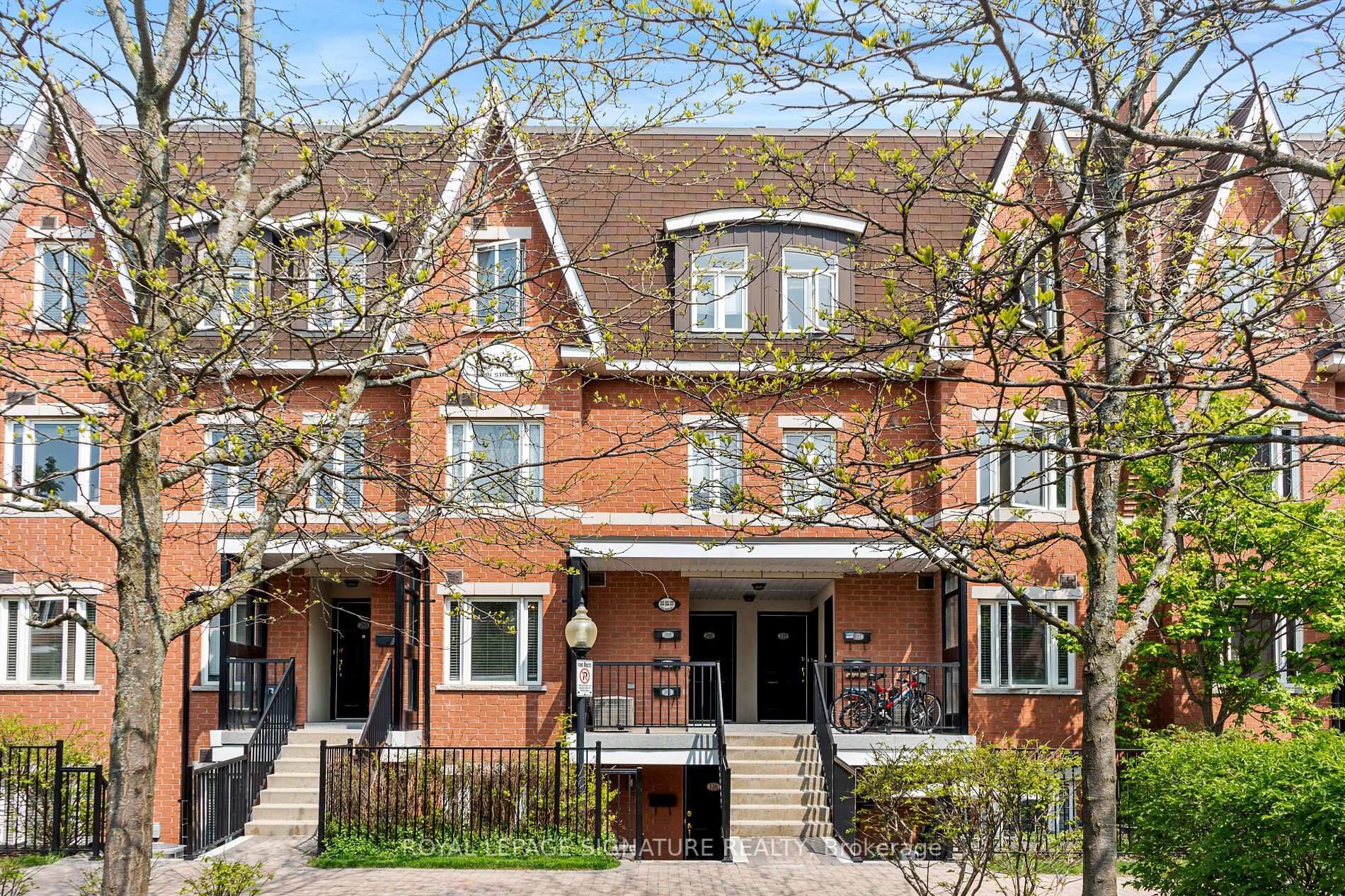 316 John St, #262