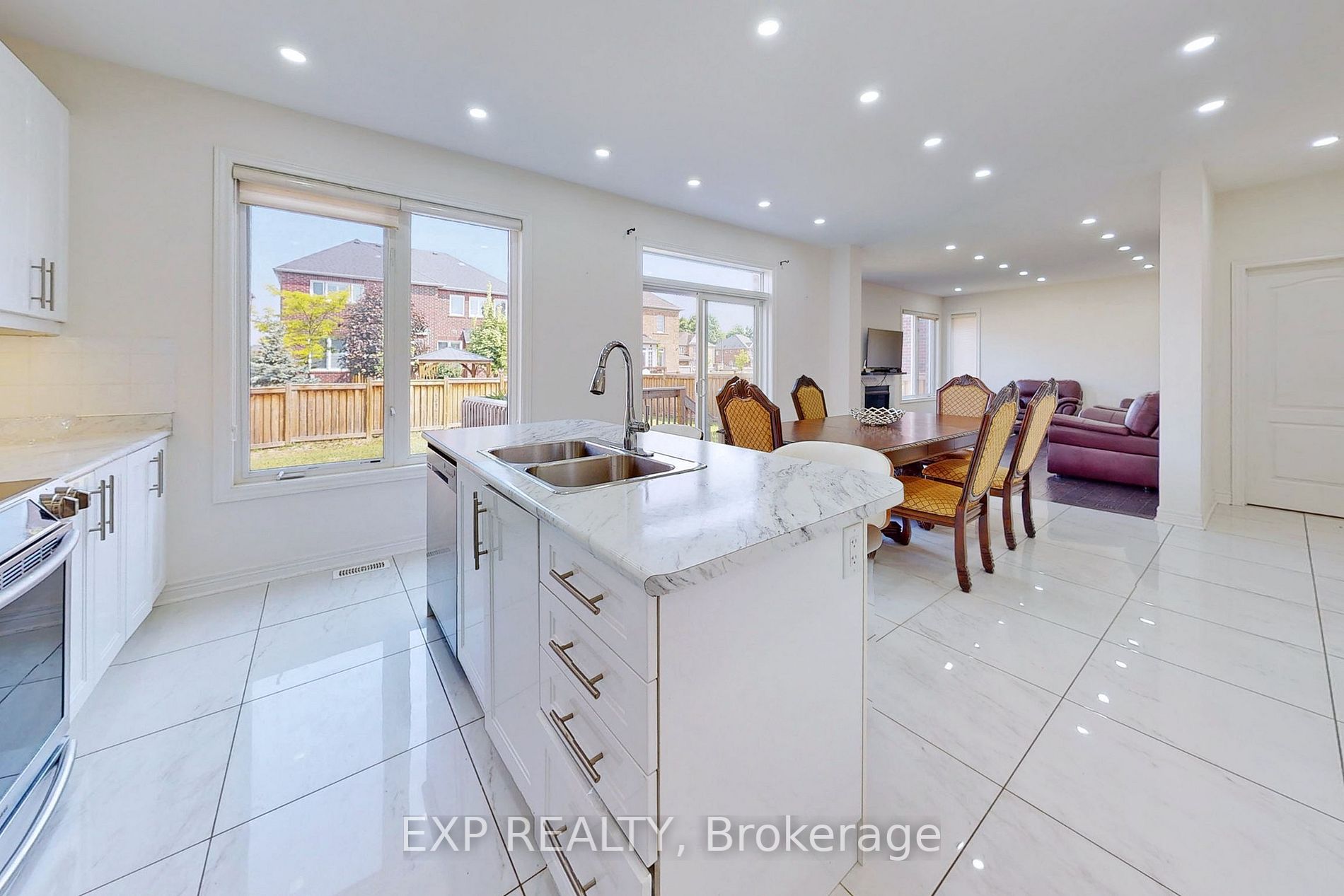 8 Citrine Drive