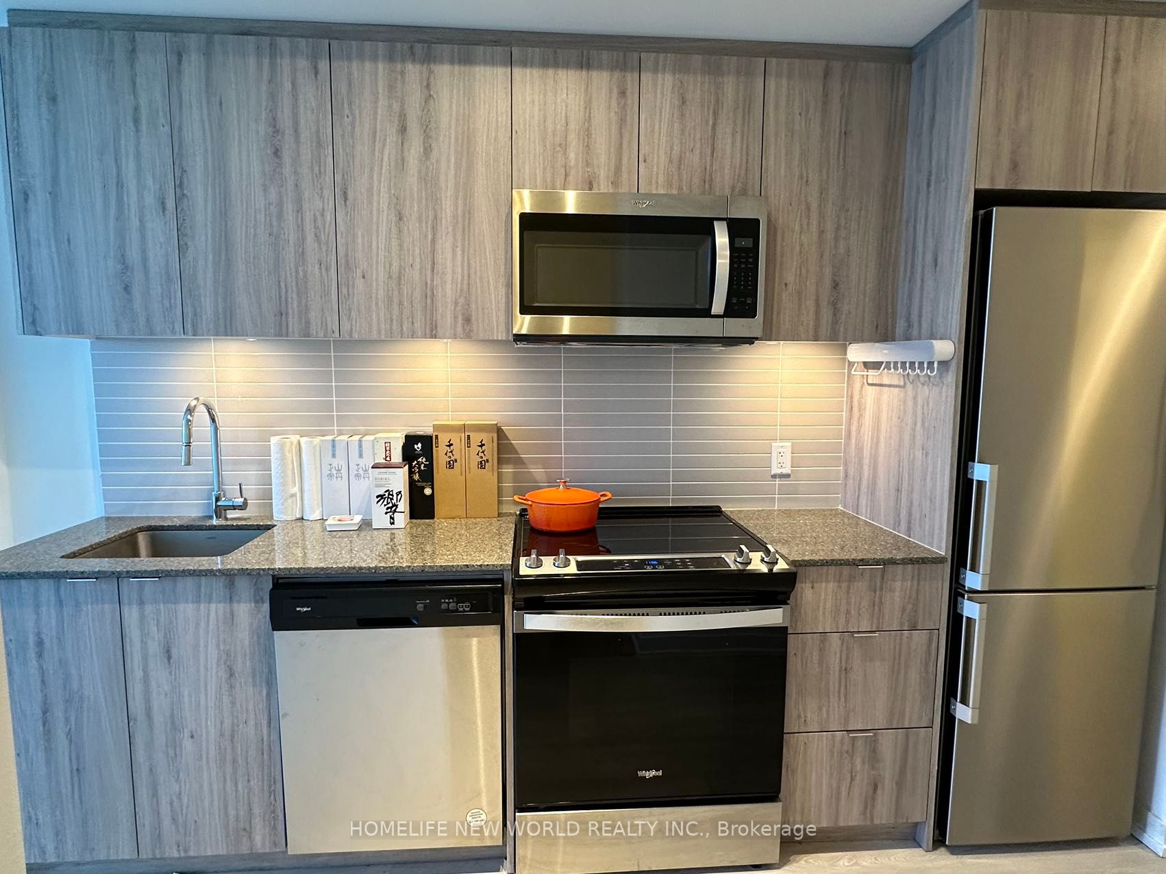 8868 Yonge St, #1801E