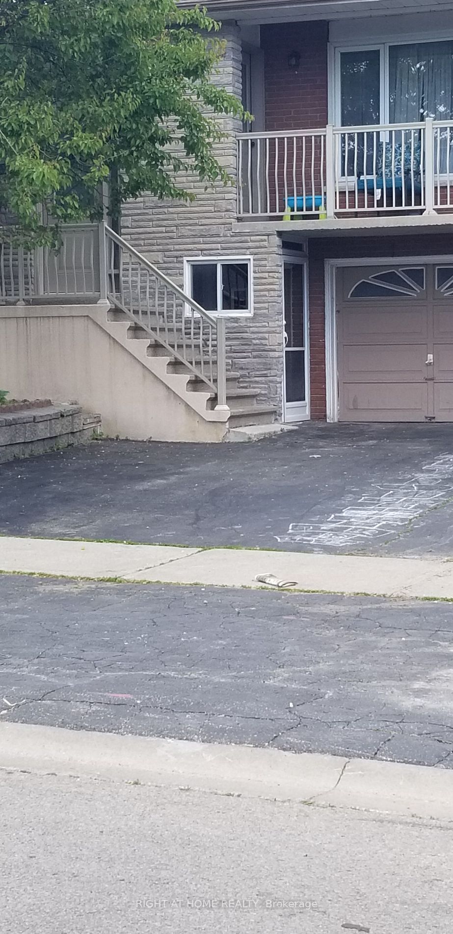 119 Albany Dr